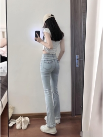 漂亮的腿，穿牛仔裤更美