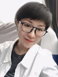 可爱的短发人妻